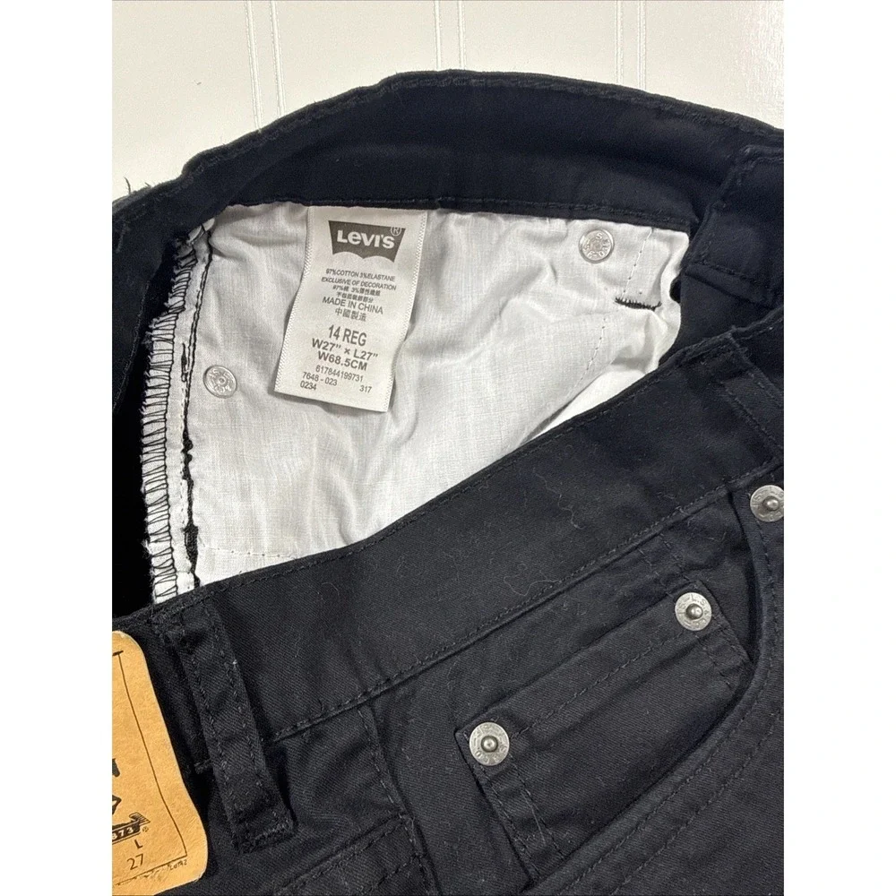 Levis excellent